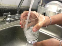 Mencionan que por un tiempo el agua tenía un exceso de cloro pero nada alarmante. ARCHIVO /