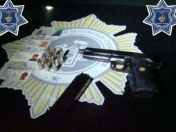 Imagen del arma que se les aseguró. ESPECIAL /