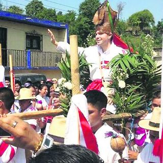 Llueven críticas a Velasco por propaganda
