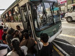 Desde el pasado domingo, los camiones cobran siete pesos por el pasaje.  /