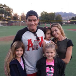 Ex de Charlie Sheen pide paz