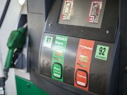 A partir de 2014 se incrementará 6 centavos mensuales la compra de gasolina Magna y 8 centavos la compra de gasolina Premium. ARCHIVO /