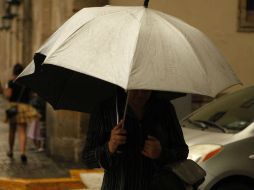 Se mantendrá sobre la región la masa de aire frío que lo acompaña y un potencial de lluvias moderadas. ARCHIVO /