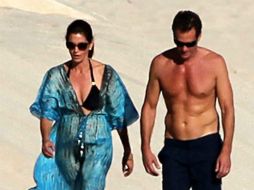 El sitio usmagazine.com publicó una imagen de la estadounidense con Gerber, durante una caminata en Los Cabos. ESPECIAL /