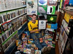 Michael almacena su colección en el sótano de su casa. AP /