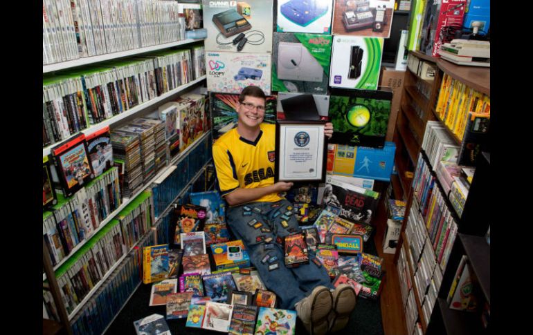 Michael almacena su colección en el sótano de su casa. AP /