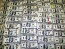 El Banco Base prevé que el tipo de cabio oscile entre 13.01 y 13.07 pesos por dólar. ARCHIVO /