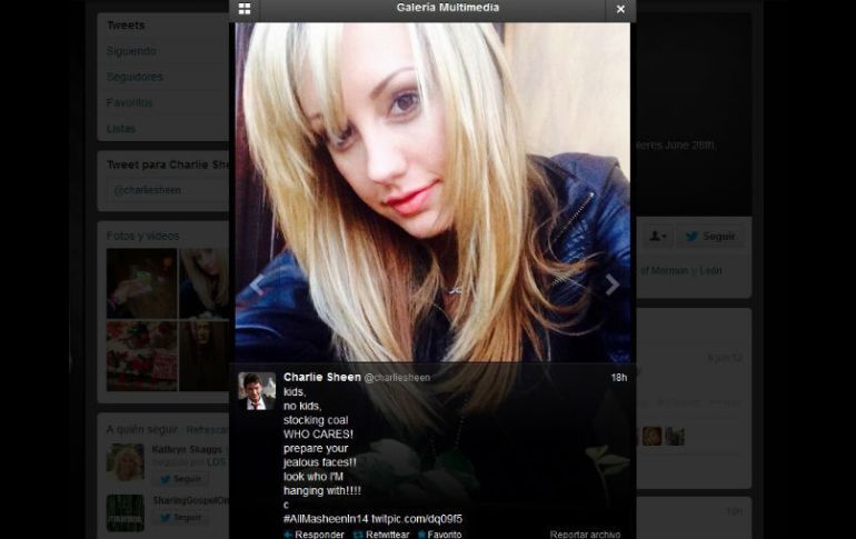'Niños, sin niños (...) ¡preparen sus rostros de celos!, miren con quién estoy'. Foto: @charliesheen. ESPECIAL /