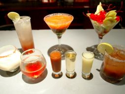 Tequila, vodka, ron o cualquier otro destilado se puede combinar con diferentes sabores. ARCHIVO /