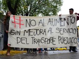 Comentan que se está en disposición que se quede la tarifa en siete pesos pero si no hay mejoría, que baje de nuevo.  /