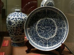 En la sala se exhibe un jarrón y una tarja del siglo XVIII. ARCHIVO /