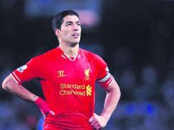 En blanco. Luis Suárez, que marcha como líder de goleo de la Premier League, no pudo anotar ayer para el Liverpool. EFE /