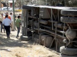 Los policías fueron auxiliados por civiles y después por Cruz Roja y Protección Civil. ARCHIVO /