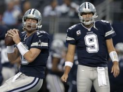 Si Romo (9) no está disponible, Kyle Orton (18) sería el titular. AP /