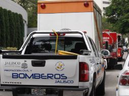 Los bomberos fueron atendidos por paramédicos de la Cruz Verde Delgadillo Araujo. ARCHIVO /