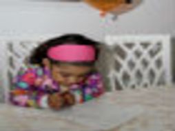 La aparición de nuevas tecnologías no ha impedido que los pequeños escriban en papel sus deseos. ARCHIVO /