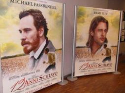 Aparecen en grande las caras de Brad Pitt y Michael Fassbender y en pequeño Chiwetel Ejiofor, actor principal, foto por Variety. ESPECIAL /