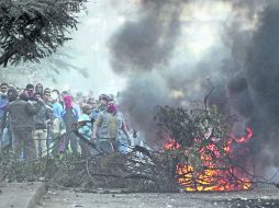 Varios simpatizantes de los Hermanos Musulmanes participan en una protesta en El Cairo, que dejó al menos cinco muertos. EFE /