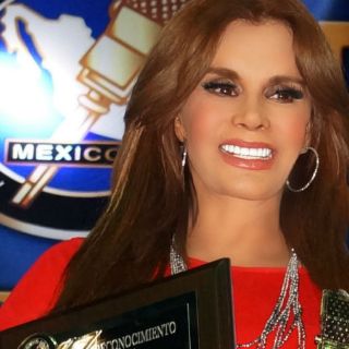 Lucía Méndez, reconocida con El Micrófono de Oro