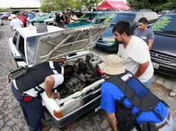 El Tianguis del Automóvil está ubicado en el Periférico, frente al Planetario, en Guadalajara. ARCHIVO /
