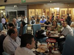 Se recomienda disminuir la ingesta de alcohol así como el consumo de sal. ARCHIVO /