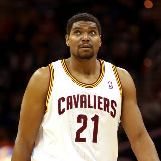 Los Cavaliers suspenden a Bynum