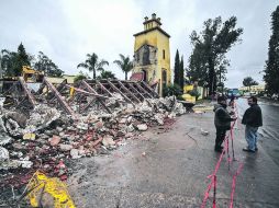 No hubo heridos pero personal de seguridad acordonó una construcción similar en la salida del lugar por temor a que se viniera abajo.  /