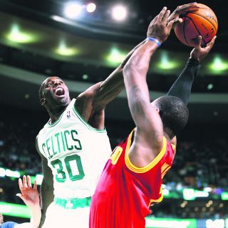 Boston para en seco a Cleveland