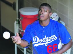 El jardinero cubano debutó este año en las Mayores y revolucionó a los Dodgers. AP /