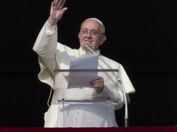'A menudo pienso que para saber como es una familia, basta con ver como trata a sus niños y ancianos', dijo Bergoglio en su discurso. AP /