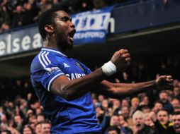 Samuel Eto'o celebrando una de las anotaciones del cuadro londinense. AFP /