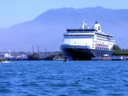 El capitan del barco se detuvo después de que le dieron la alerta de que alguien había caído al mar. ARCHIVO /
