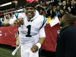 Cam Newton y la Panteras celebraron su título divisional de visita en Atlanta. AP /