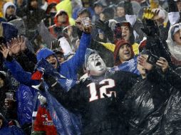 Los fanáticos de los Patriotas disfrutaron la victoria de su equipo, que se colocó como el segundo mejor en la Conferencia Americana. AP /