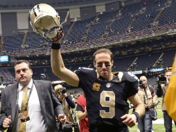Drew Brees se encargó de vapulear a los Bucaneros y llevar a los Santos a postemporada. AP /