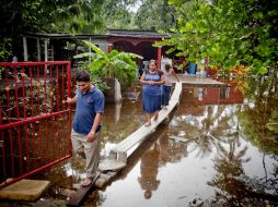Equipos del Programa Estatal de Bombeo Emergente operan para acelerar el desalojo de agua estancada. SUN /