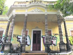Casa Castiello. Esta finca de valor patrimonial, ubicada en la zona rosa de la ciudad, fue blanco de grafitis.  /