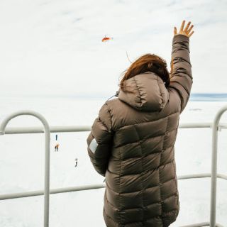 Rescate en la Antártida, 52 pasajeros atrapados en el hielo