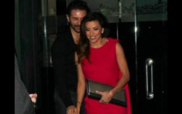 Longoria y José Bastón ya no ocultan su romance. Foto: perezhilton.com. ESPECIAL /