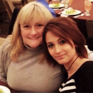 Paris Jackson, alegre y saludable, se reúne con su madre