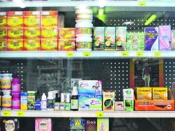 De todo tipo. Productos que prometen resultados milagrosos para bajar de peso están al alcance de todos los bolsillos en el mercado.  /