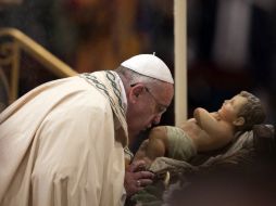El Papa Francisco oficia por primera vez en su pontificado la oración de las primeras vísperas y el ''Te Deum''. AP /