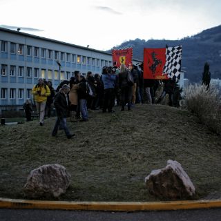 Periodista se disfraza de cura para ver a Schumacher