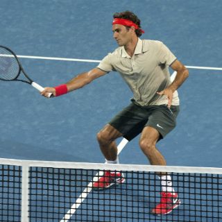 Federer y Azarenka avanzan en Brisbane
