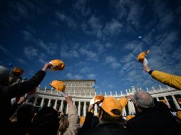 La Iglesia católica dedica el 1 de enero a la promoción de la paz. El Papa Francisco da mensaje desde su la ventana de su estudio. AFP /