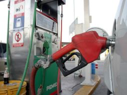 Recuerdan que el aumento mensual a la gasolina Magna será de nueve centavos, mientras que la Premium y diesel de 11.  /