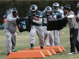 Imagen del entrenamiendo de jugadores de Filadelfia. AP /