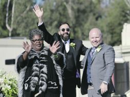 Aubrey Loots y Danny Leclair se casaron en un carro alegórico durante el Desfile de la Rosas, en Pasadena, EUA.  /