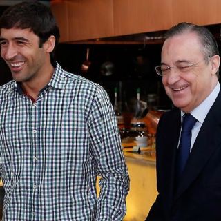 Raúl González visita a sus excompañeros de Real Madrid