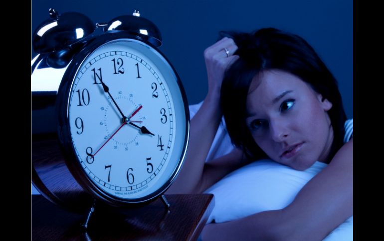 El insomnio es la dificultad para conciliar el sueño o, una vez que se ha logrado, continuar dormido. ESPECIAL /